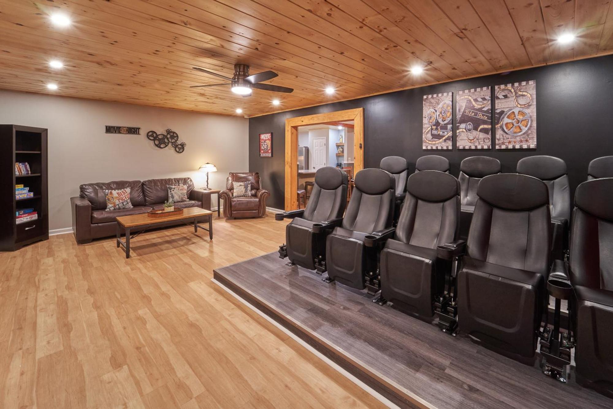 Entertainment Galore! Luxurious Property, Spectacular & Peaceful Setting, Great Location, Close To Major Attractions!! Pigeon Forge Eksteriør bilde
