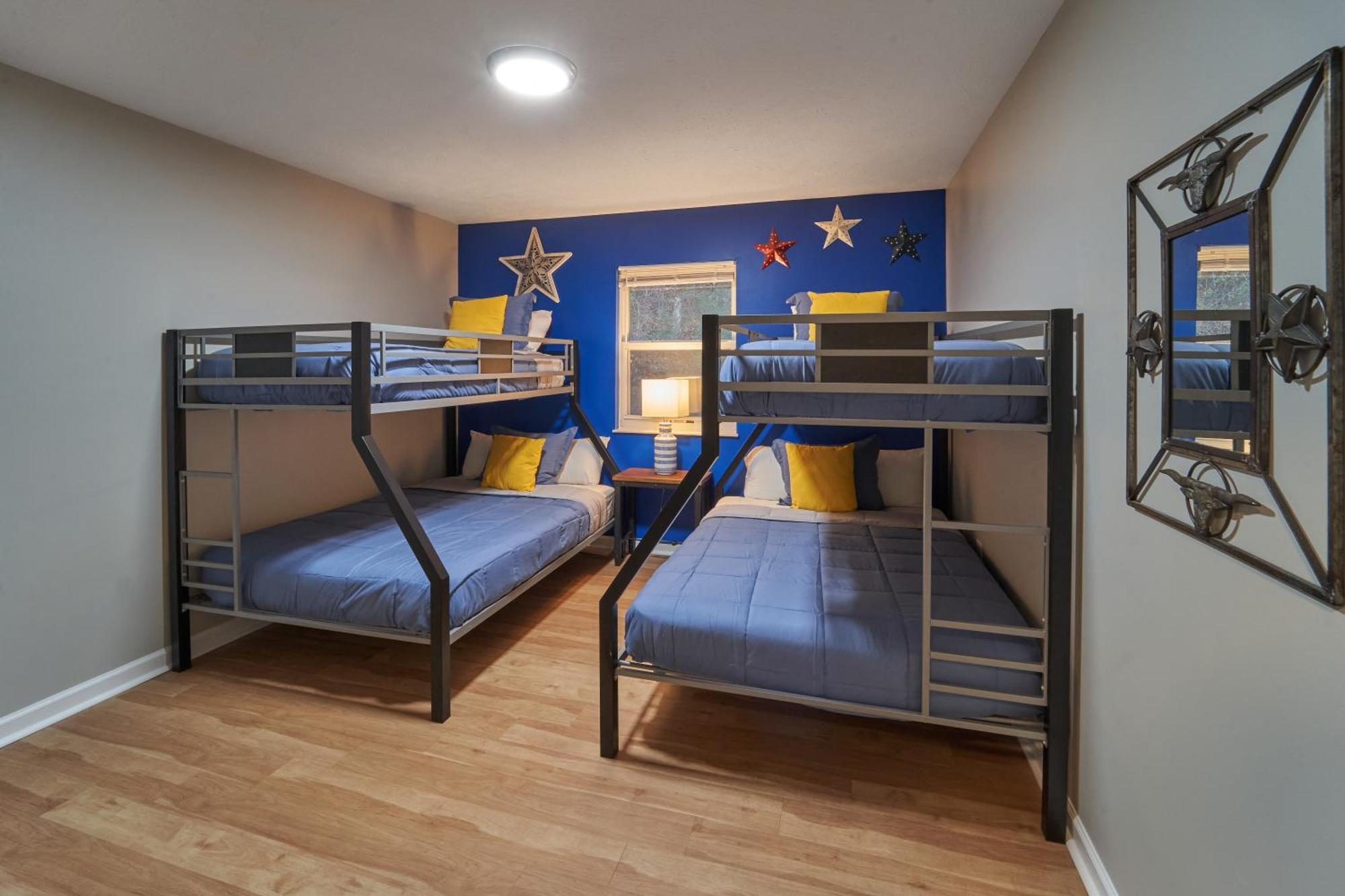 Entertainment Galore! Luxurious Property, Spectacular & Peaceful Setting, Great Location, Close To Major Attractions!! Pigeon Forge Eksteriør bilde