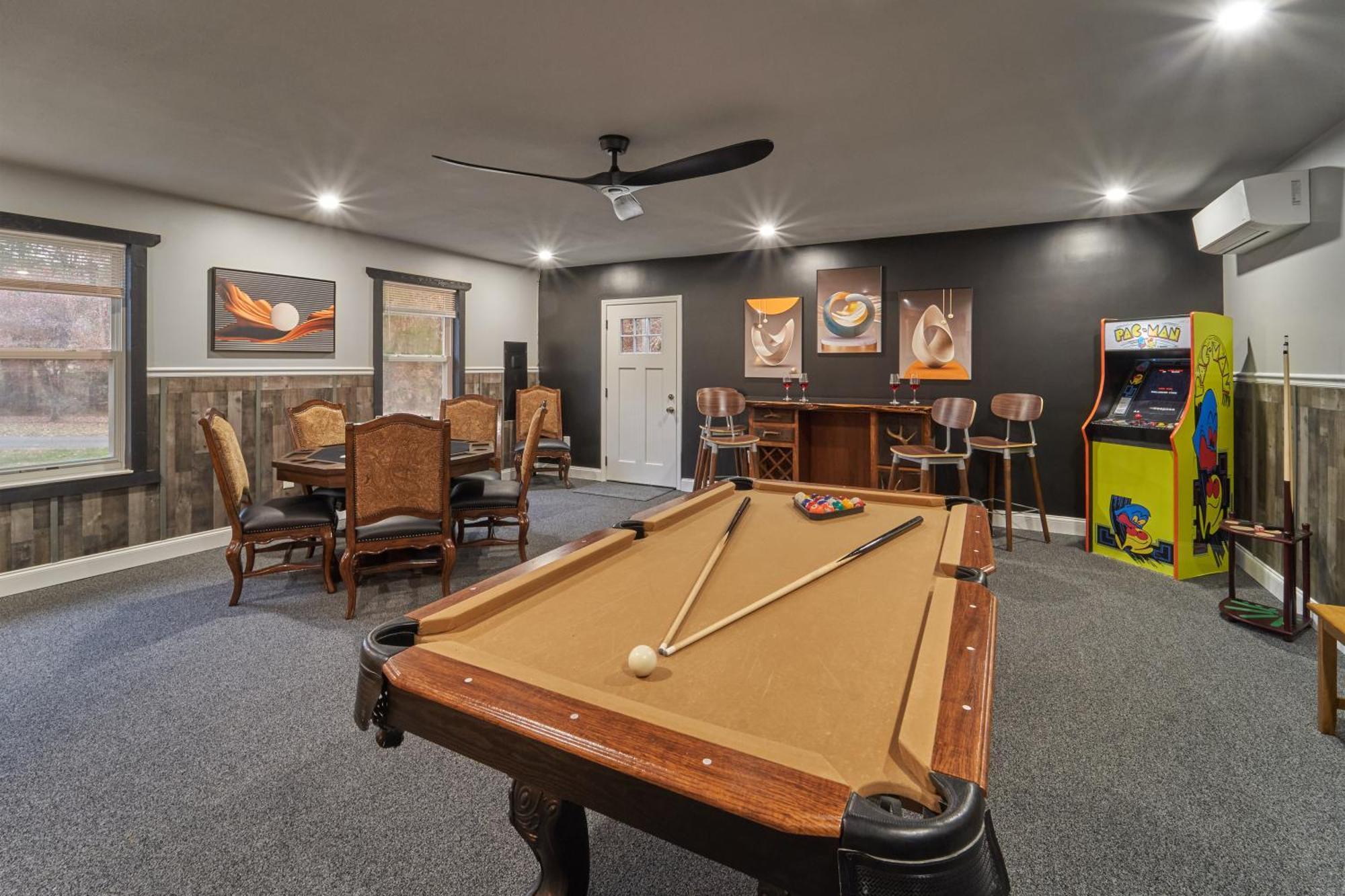 Entertainment Galore! Luxurious Property, Spectacular & Peaceful Setting, Great Location, Close To Major Attractions!! Pigeon Forge Eksteriør bilde