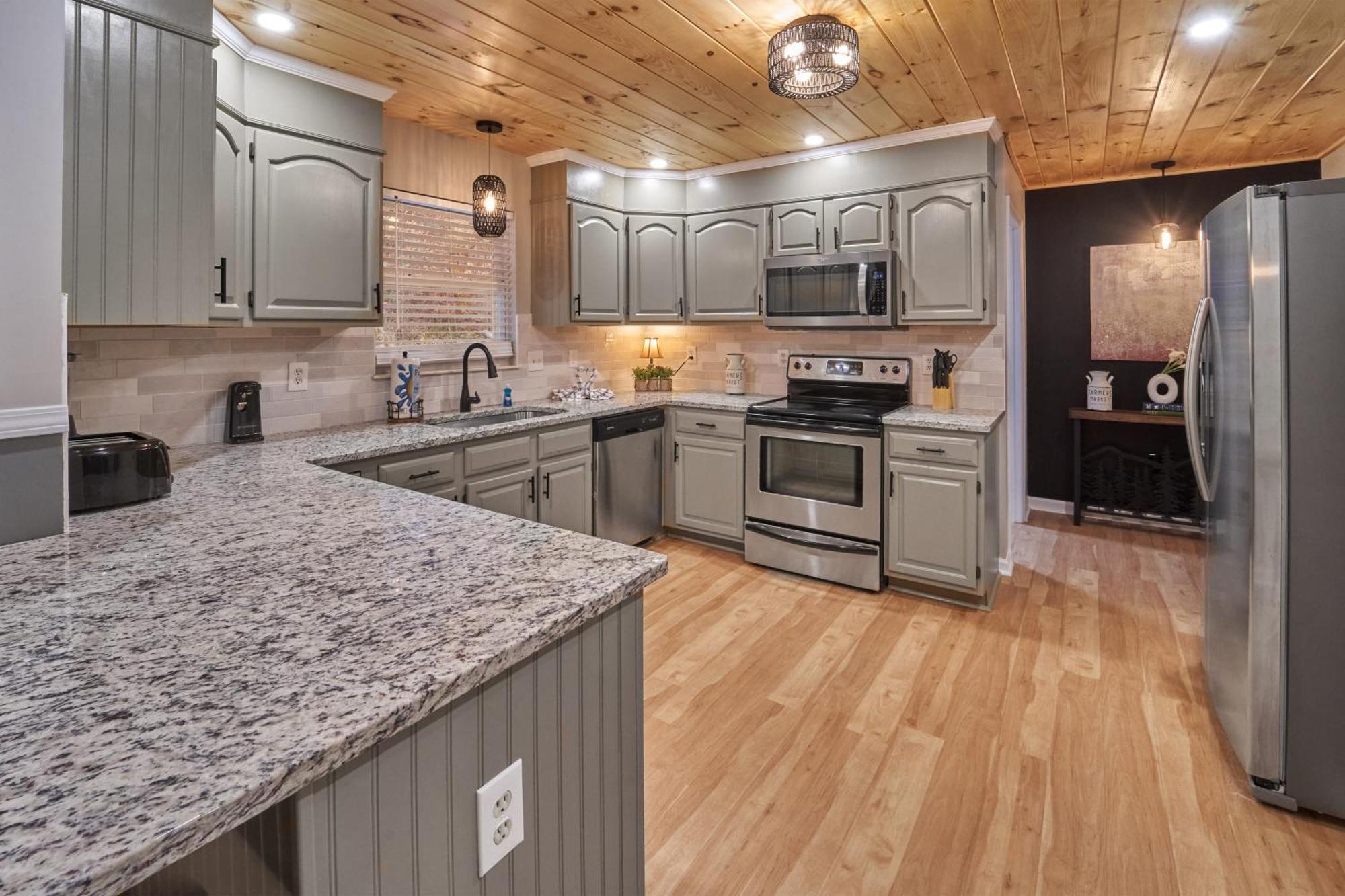 Entertainment Galore! Luxurious Property, Spectacular & Peaceful Setting, Great Location, Close To Major Attractions!! Pigeon Forge Eksteriør bilde