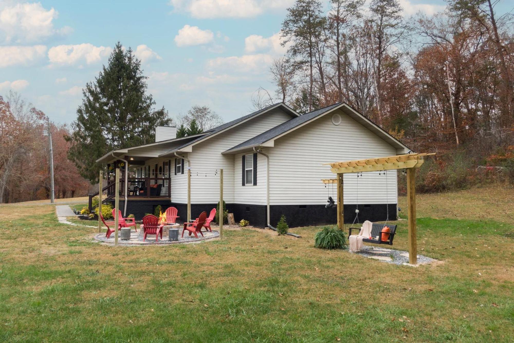 Entertainment Galore! Luxurious Property, Spectacular & Peaceful Setting, Great Location, Close To Major Attractions!! Pigeon Forge Eksteriør bilde