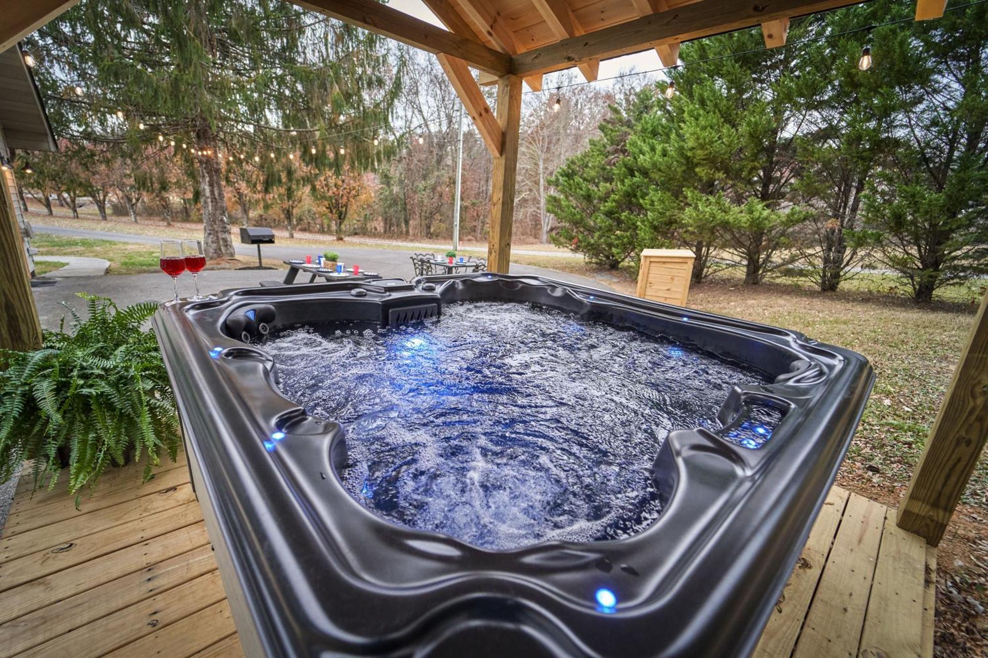 Entertainment Galore! Luxurious Property, Spectacular & Peaceful Setting, Great Location, Close To Major Attractions!! Pigeon Forge Eksteriør bilde